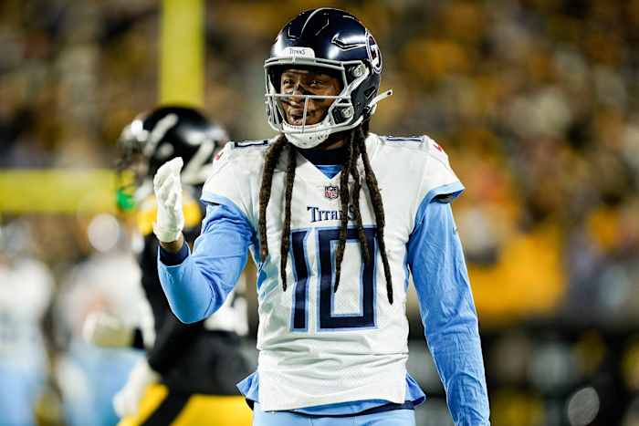 Tennessee Titans wide receiver DeAndre Hopkins (10) reacts to a call during the first quarter against the Pittsburgh Steelers.